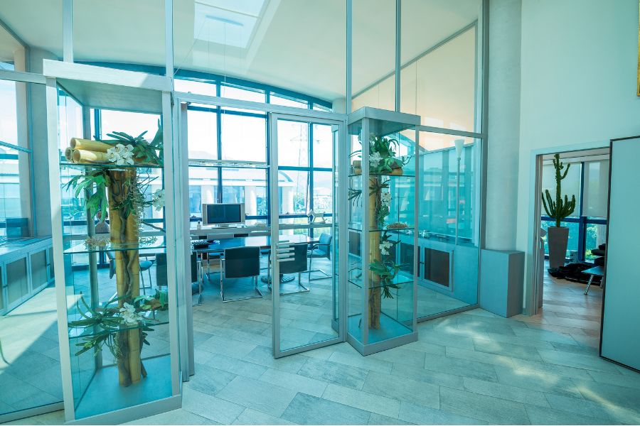 UPDATE YOUR OFFICE WITH COMMERCIAL GLASS WALL SYSTEMS