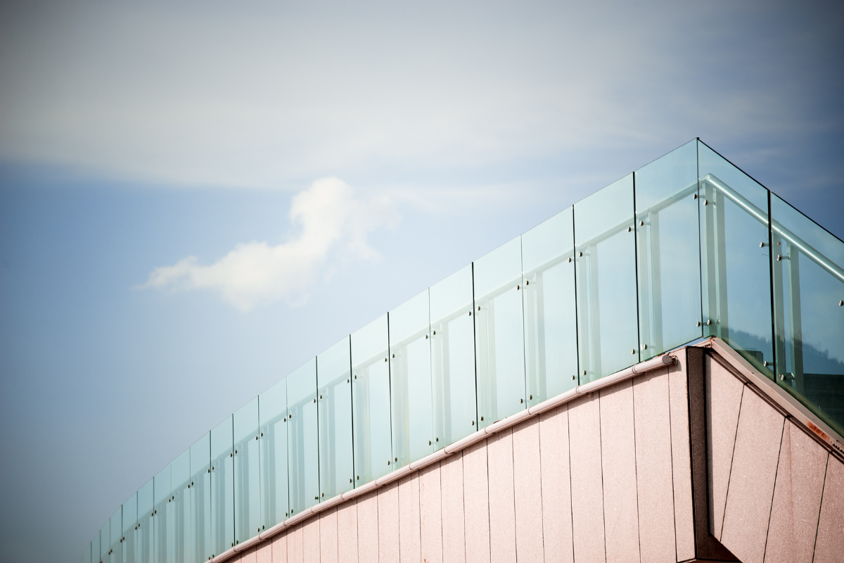 Commercial glass railing in Los Angeles